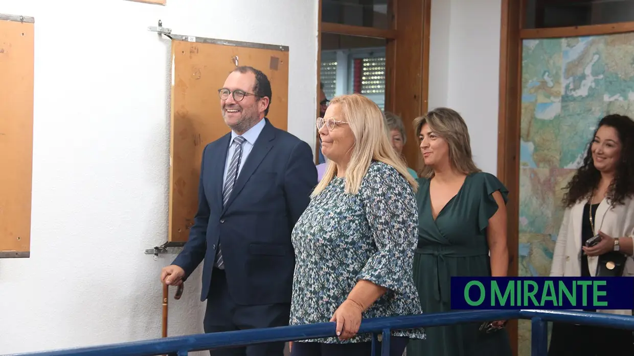 Ministro da educação garante obras na secundária de Vialonga