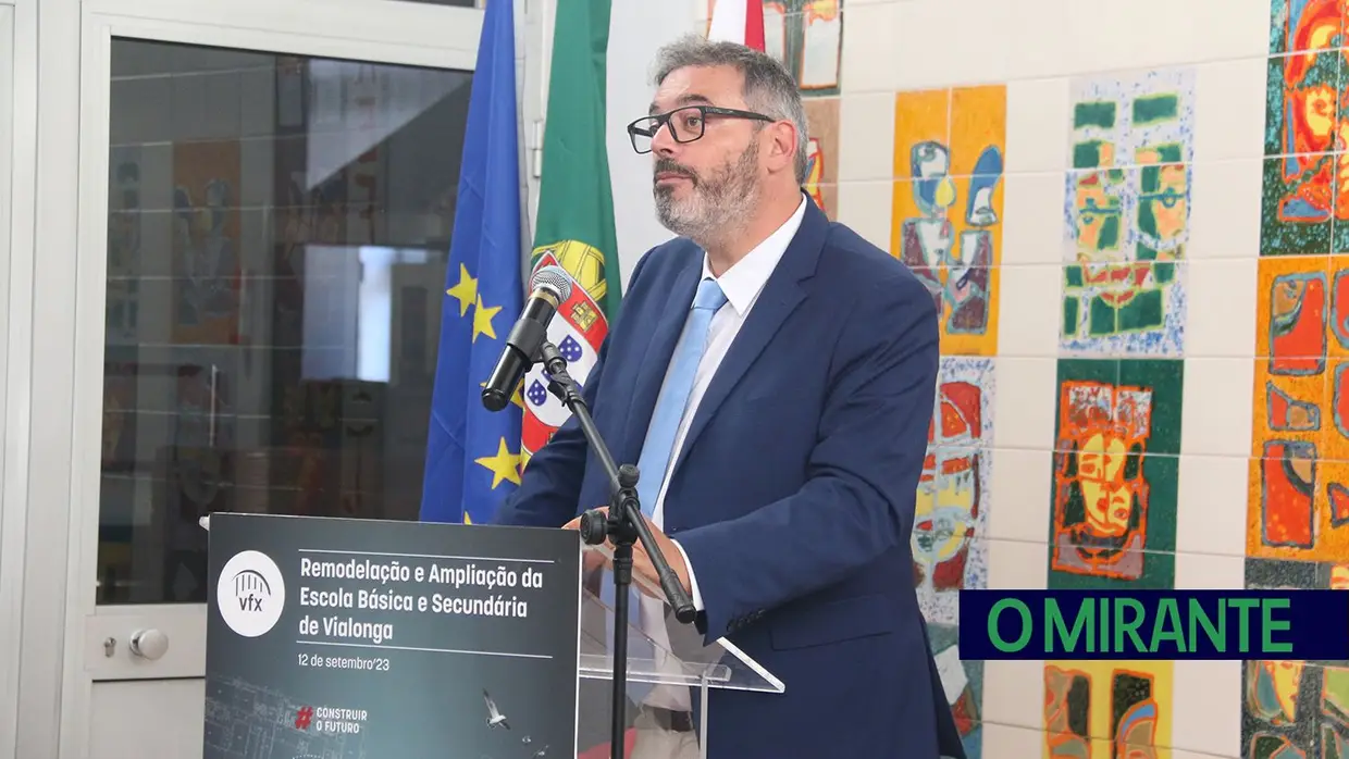 Ministro da educação garante obras na secundária de Vialonga