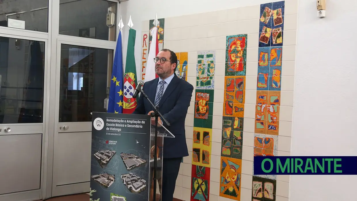 Ministro da educação garante obras na secundária de Vialonga