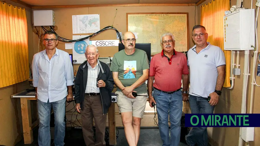Navegar nas ondas de rádio do Clube de Radioamadores do Entroncamento Navegar nas ondas de rádio do Clube de Radioamadores do Entroncamento