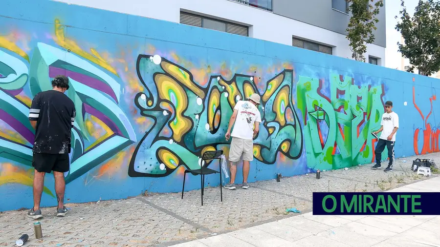 Artistas deram vida à “Praça das Cores” Artistas deram vida à “Praça das Cores”