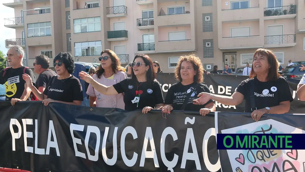 Ministro da educação garante obras na secundária de Vialonga