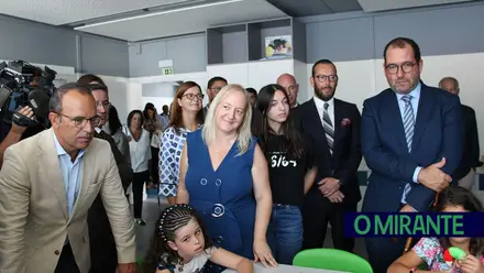 Requalificação de escola básica de Minde homenageia professor Abílio Martins