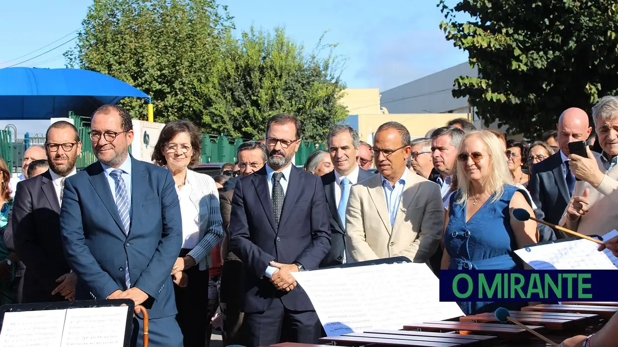 Requalificação de escola básica de Minde homenageia professor Abílio Martins