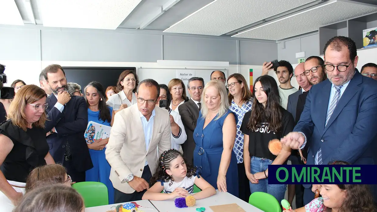 Requalificação de escola básica de Minde homenageia professor Abílio Martins
