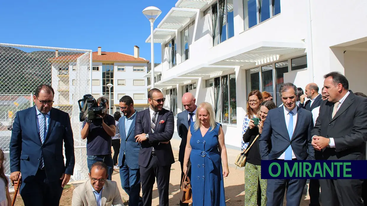 Requalificação de escola básica de Minde homenageia professor Abílio Martins