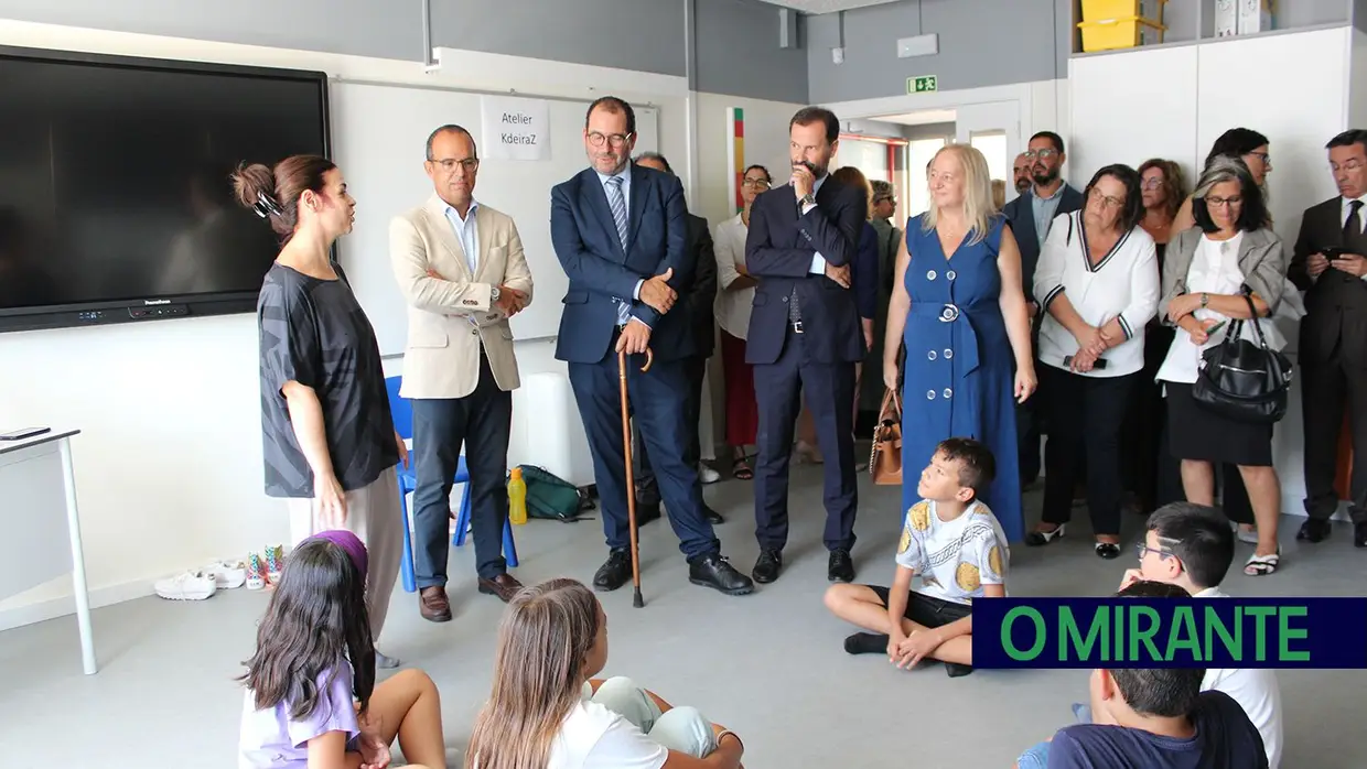 Requalificação de escola básica de Minde homenageia professor Abílio Martins