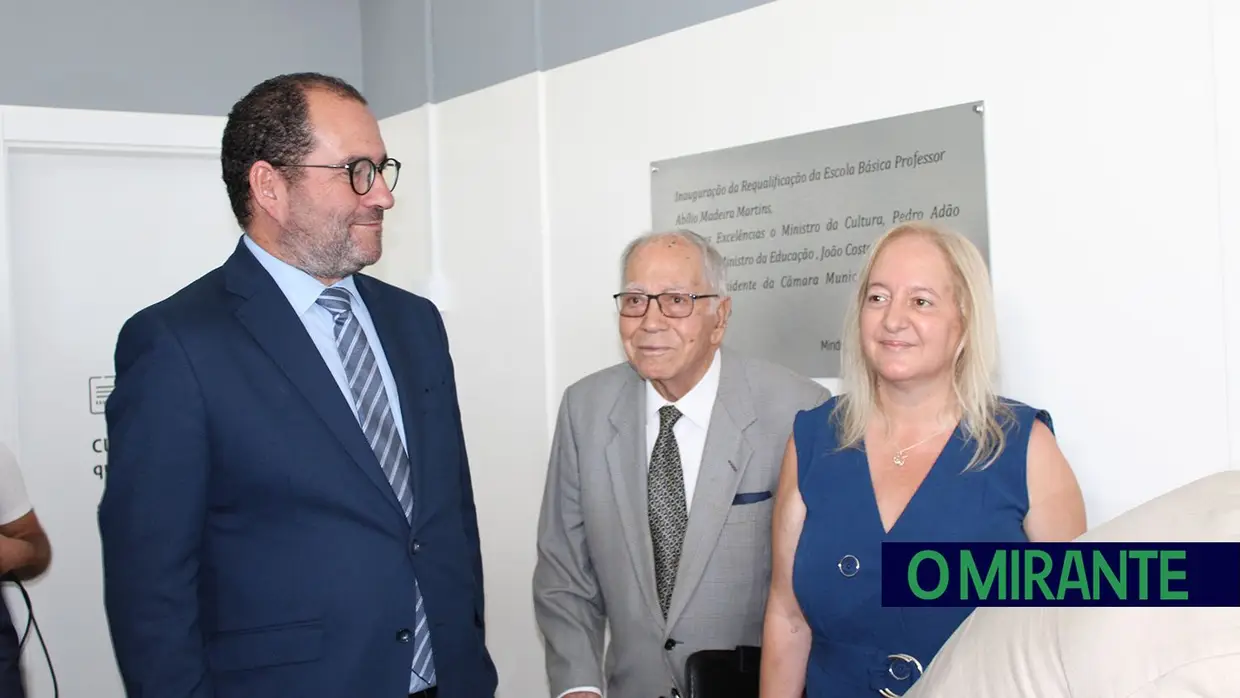 Requalificação de escola básica de Minde homenageia professor Abílio Martins