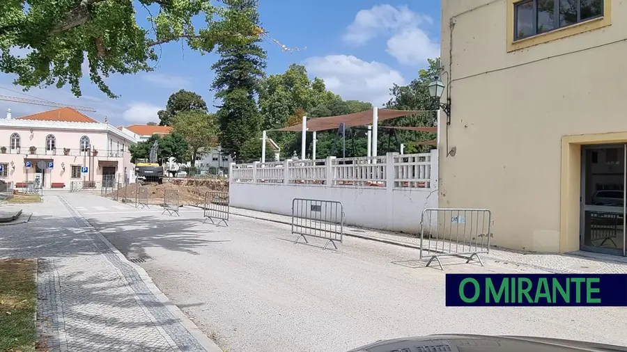 Obras no largo da Branca de Neve na Chamusca vão causar constrangimentos durante três meses