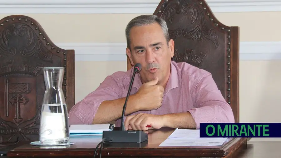 Carlos Coutinho volta a presidir às reuniões da Câmara de Benavente Carlos Coutinho volta a presidir às reuniões da Câmara de Benavente