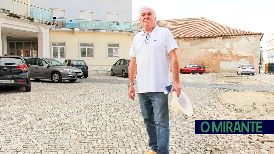 Estacionamento em zona pedonal e de lazer motiva queixas em Azambuja