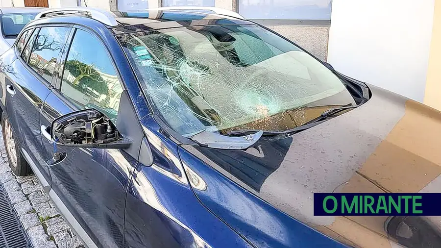Seis carros vandalizados junto aos paços do concelho de Coruche