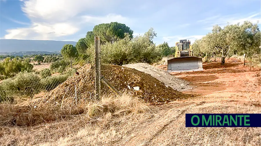 Descargas de terras em Alcanena depositadas em terrenos não licenciados