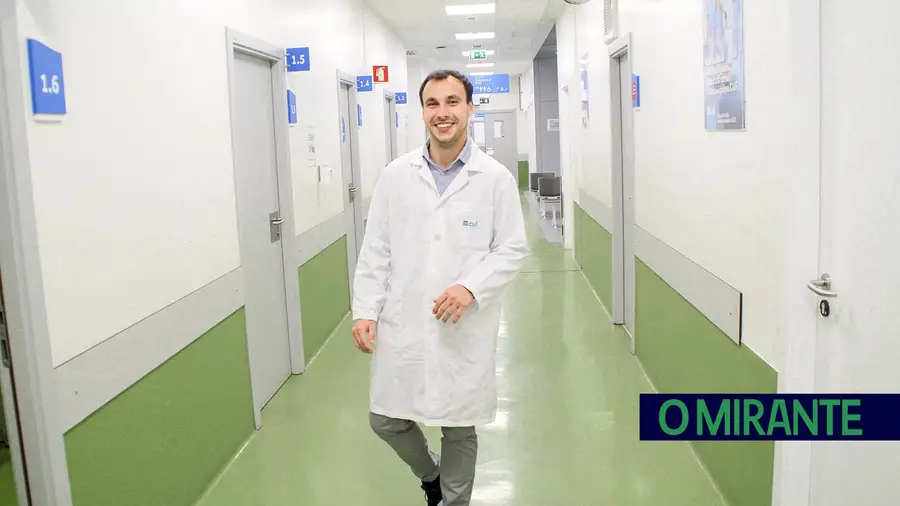 Com a idade o coração pode bater mais lento mas o pacemaker ajuda a ter uma vida normal Com a idade o coração pode bater mais lento mas o pacemaker ajuda a ter uma vida normal