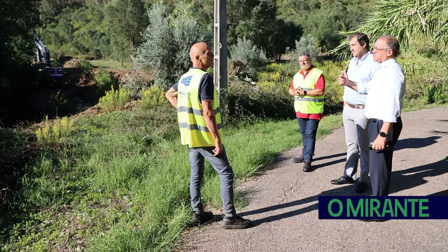 Ribeira de Rio de Moinhos está a ser reabilitada Ribeira de Rio de Moinhos está a ser reabilitada