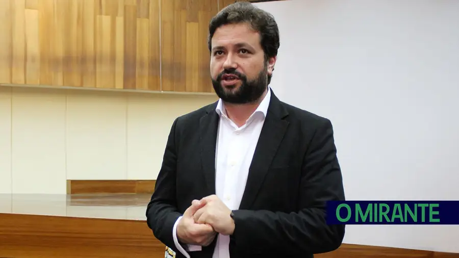 Hugo Cristóvão é o novo presidente da Câmara de Tomar e promete trabalho de equipa Hugo Cristóvão é o novo presidente da Câmara de Tomar e promete trabalho de equipa