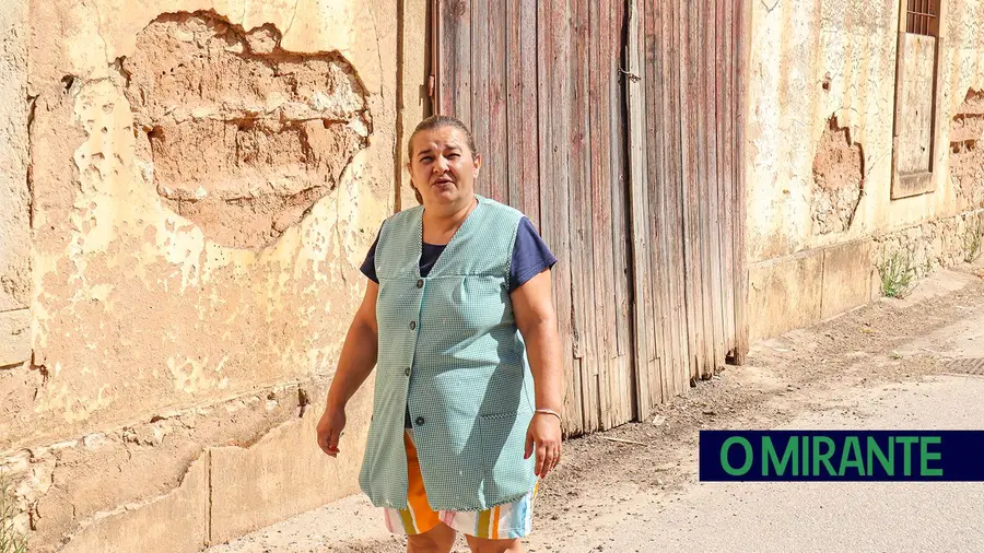 Terreno junto a casa de Teresa Salcedas no Pombalinho começou a ser limpo Terreno junto a casa de Teresa Salcedas no Pombalinho começou a ser limpo