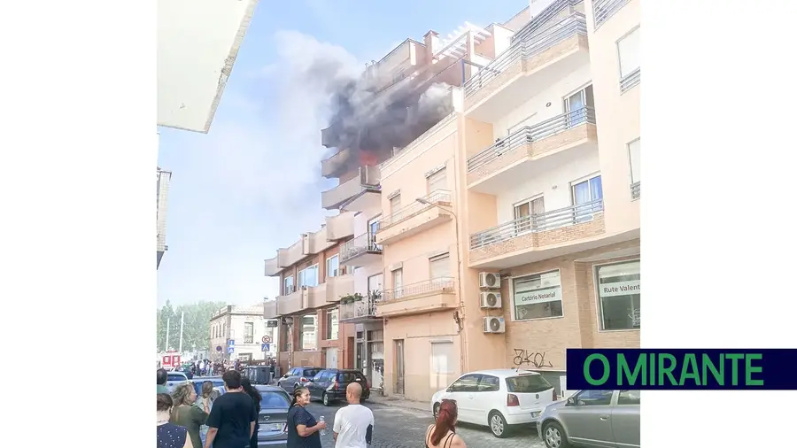 Fogo em apartamento no centro de VFX colocou à prova a resposta dos bombeiros Fogo em apartamento no centro de VFX colocou à prova a resposta dos bombeiros