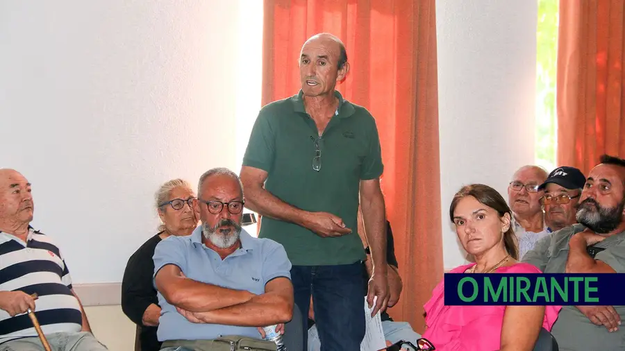 População de Foros da Charneca quer mais atenção do município População de Foros da Charneca quer mais atenção do município