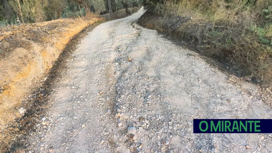 Estrada em Chã de Baixo quase intransitável