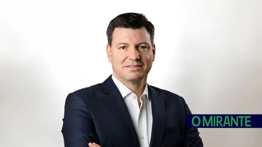 Bastonário da Ordem dos Engenheiros organiza apresentações sobre o novo aeroporto à porta fechada. Jornalistas não entram. Bastonário da Ordem dos Engenheiros organiza apresentações sobre o novo aeroporto à porta fechada. Jornalistas não entram.