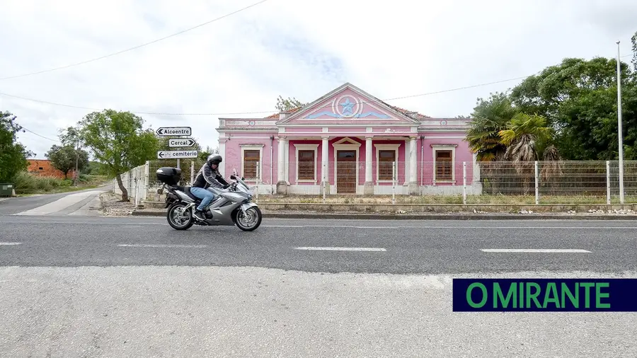 Escola Grandella em Tagarro alvo de furto e vandalismo Escola Grandella em Tagarro alvo de furto e vandalismo