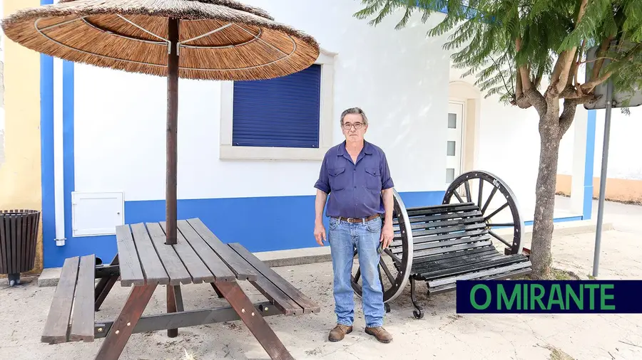 Conflito no Pombalinho por causa de mesas e banco que dão auxílio a café Conflito no Pombalinho por causa de mesas e banco que dão auxílio a café