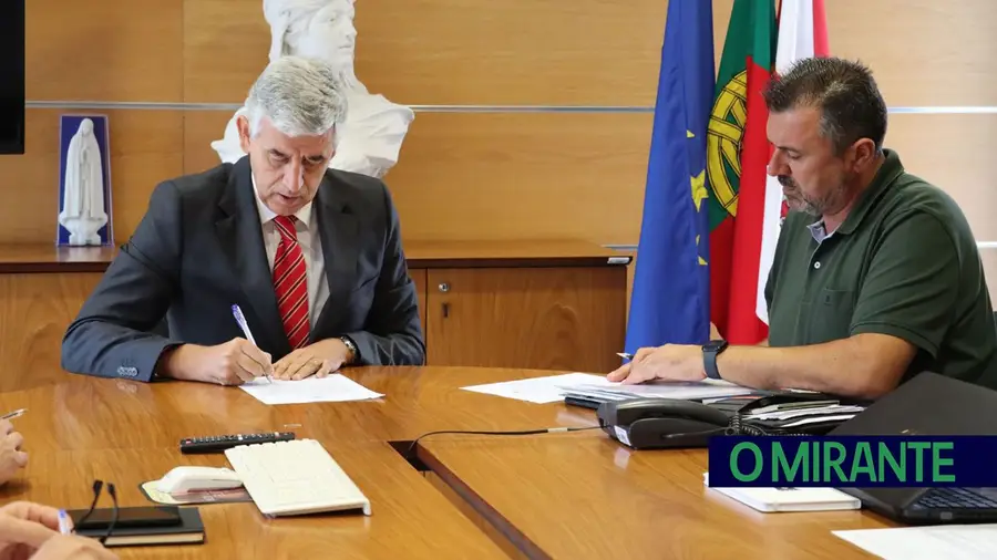 Escolas de Ourém vão proceder à substituição de caixilharias Escolas de Ourém vão proceder à substituição de caixilharias