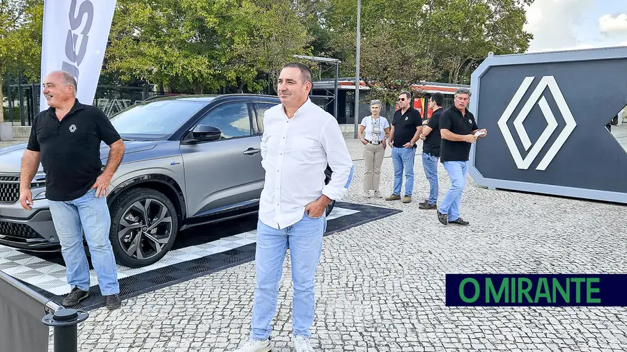 Duas centenas de pessoas testaram em Santarém novos modelos electrificados da Renault