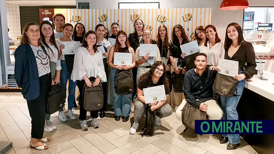 McDonald’s da região entregam 17 bolsas de estudo a colaboradores