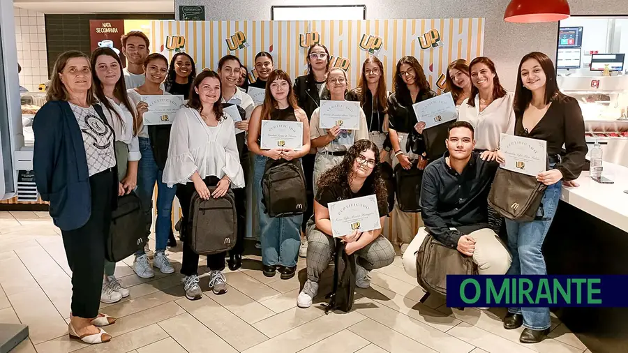 McDonald’s da região entregam 17 bolsas de estudo a colaboradores McDonald’s da região entregam 17 bolsas de estudo a colaboradores