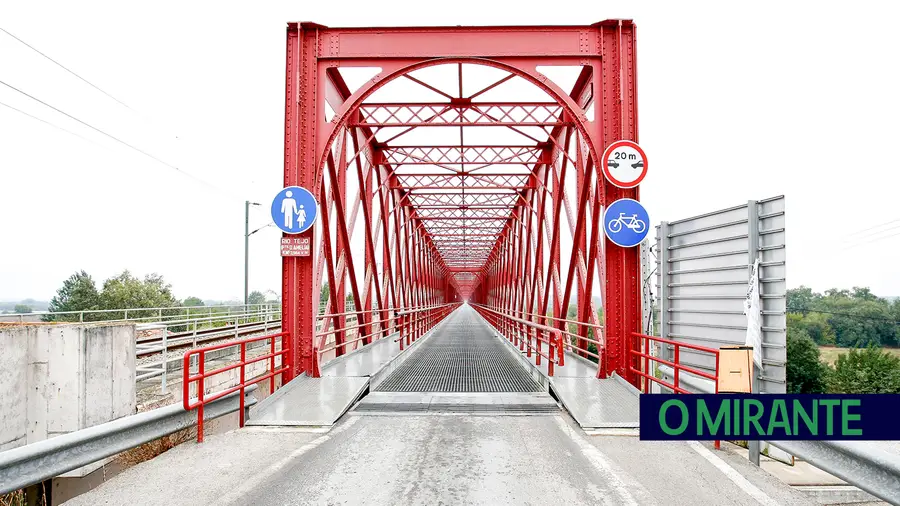 Repavimentação da estrada de acesso à Ponte Rainha D. Amélia