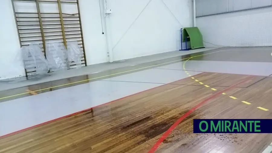 Pavilhão Desportivo de Vale do Paraíso com obra a caminho para resolver infiltrações Pavilhão Desportivo de Vale do Paraíso com obra a caminho para resolver infiltrações