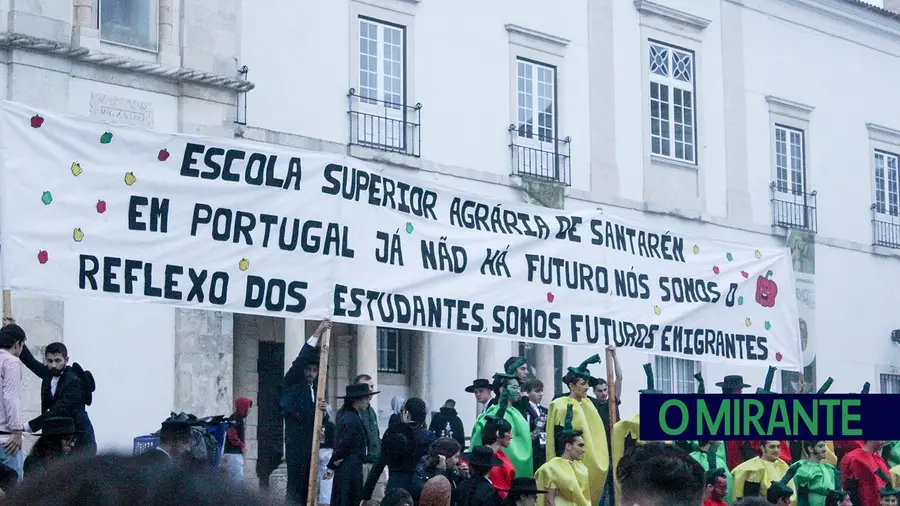 Um recado dos caloiros Um recado dos caloiros