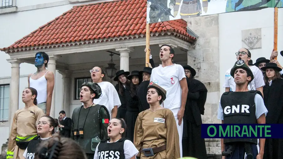 Escolas de Gestão e de Desporto vencem desfile do caloiro em Santarém Escolas de Gestão e de Desporto vencem desfile do caloiro em Santarém