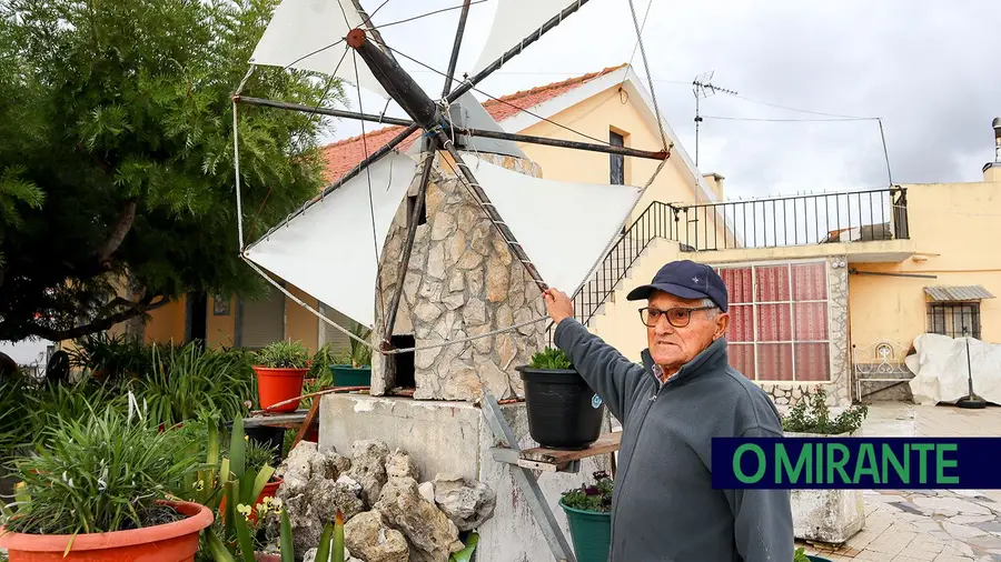 Os moinhos de Eurico Brito são atracção turística nas Moreiras Grandes Os moinhos de Eurico Brito são atracção turística nas Moreiras Grandes