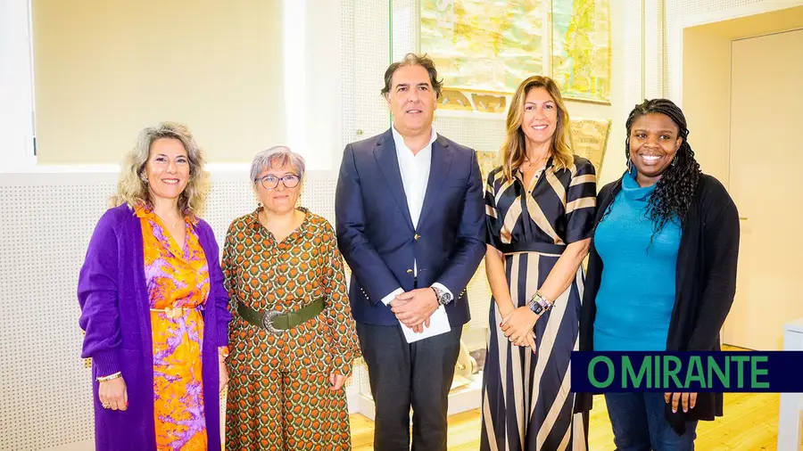 Controlar uso de tecnologias para não perder competências sociais