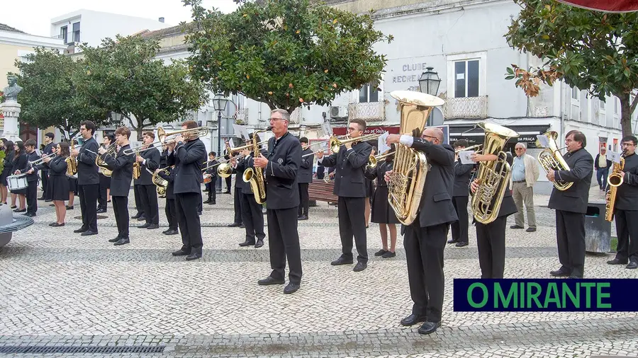 Três bandas estiveram presentes no encontro promovido pela Sociedade Euterpe Alhandrense Três bandas estiveram presentes no encontro promovido pela Sociedade Euterpe Alhandrense