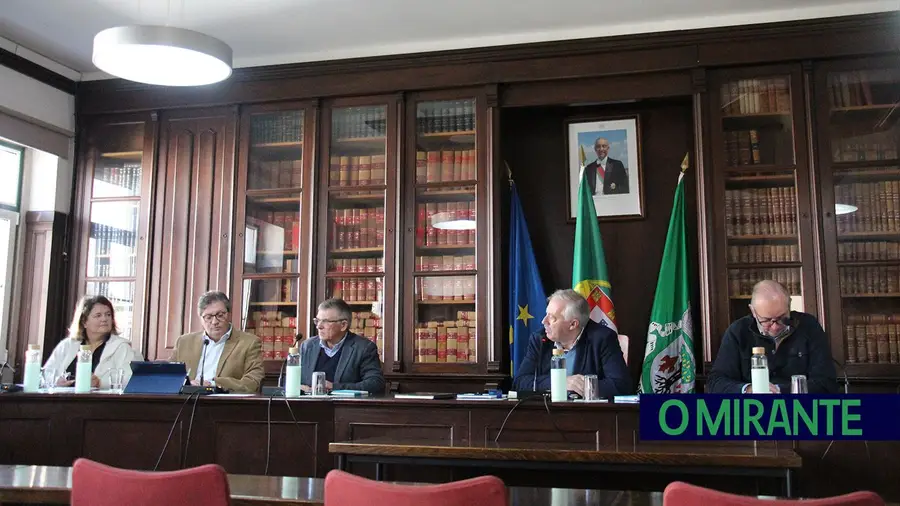 Vice-presidente de Azambuja critica impasse na transferência de habitações dos bairros prisionais Vice-presidente de Azambuja critica impasse na transferência de habitações dos bairros prisionais
