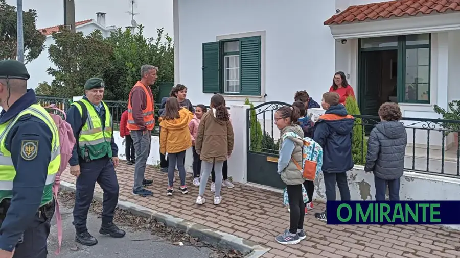 Constância incentiva crianças a irem a pé para a escola Constância incentiva crianças a irem a pé para a escola