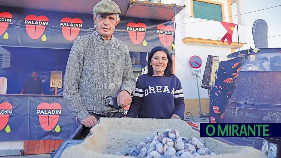 Feira de S. Martinho não fica completa sem o aroma e o sabor das castanhas assadas