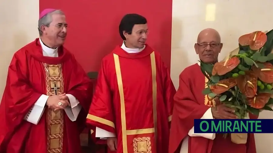 O padre João Guerra à direita, em 2019, quando celebrou 65 anos de ordenação presbiteral. FOTO – Diocese de Santarém O padre João Guerra à direita, em 2019, quando celebrou 65 anos de ordenação presbiteral. FOTO – Diocese de Santarém