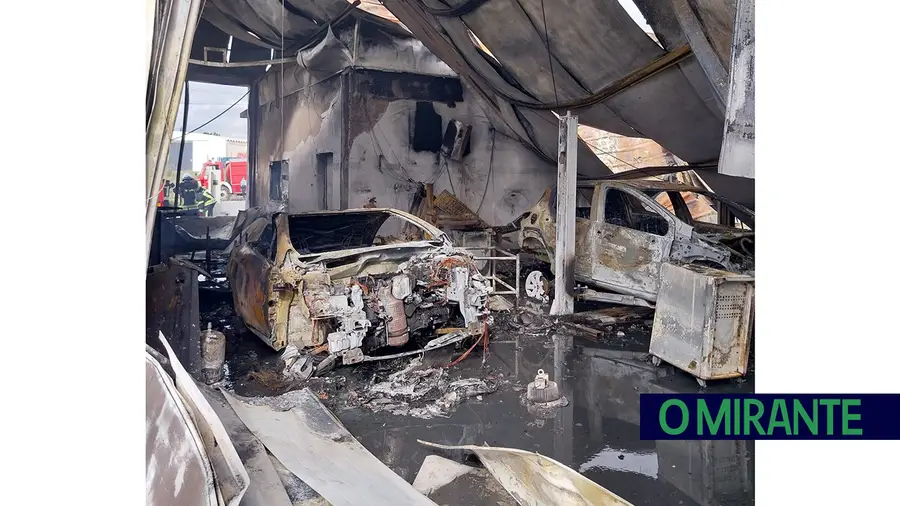 Incêndio destruiu oficina na Zona Industrial de Tomar