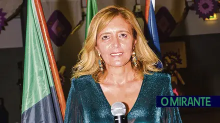 Num país não democrático não poderia contribuir para o desenvolvimento do pensamento crítico dos alunos Num país não democrático não poderia contribuir para o desenvolvimento do pensamento crítico dos alunos