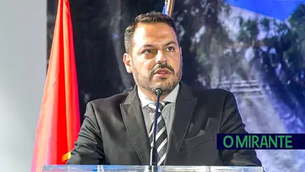 É fácil defender a construção do novo aeroporto em Alverca quando se reside a muitos quilómetros de distância É fácil defender a construção do novo aeroporto em Alverca quando se reside a muitos quilómetros de distância