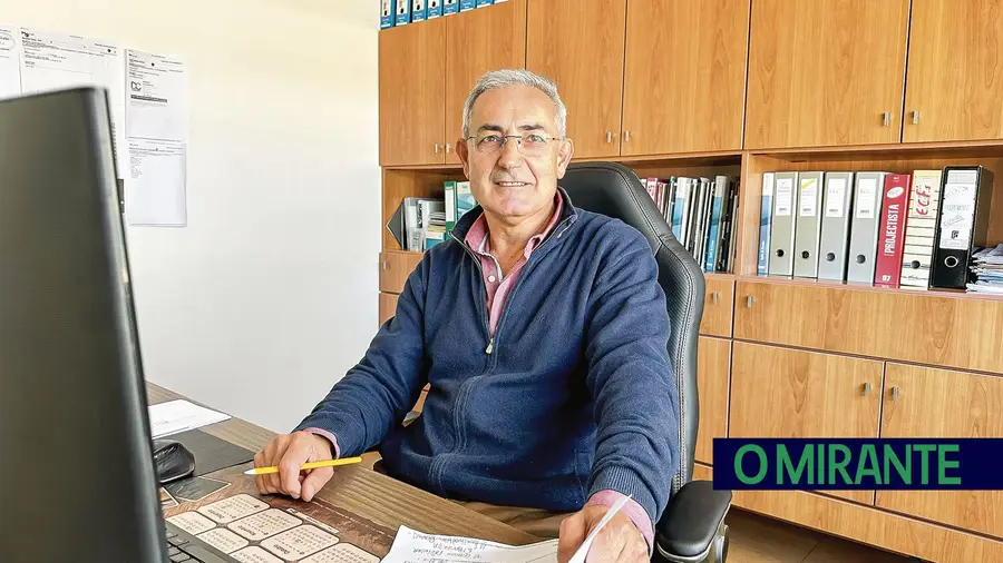 Enfrentamos grandes desafios económicos e sociais mas a culpa não é do regime nem do 25 de Abril Enfrentamos grandes desafios económicos e sociais mas a culpa não é do regime nem do 25 de Abril