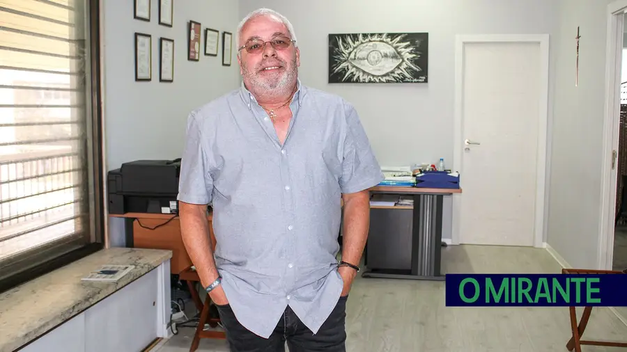 O fado e a rádio são duas paixões de Joaquim Calçadas O fado e a rádio são duas paixões de Joaquim Calçadas