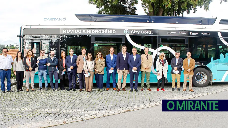 Autocarro de passageiros movido a hidrogénio entra em circulação no Médio Tejo Autocarro de passageiros movido a hidrogénio entra em circulação no Médio Tejo