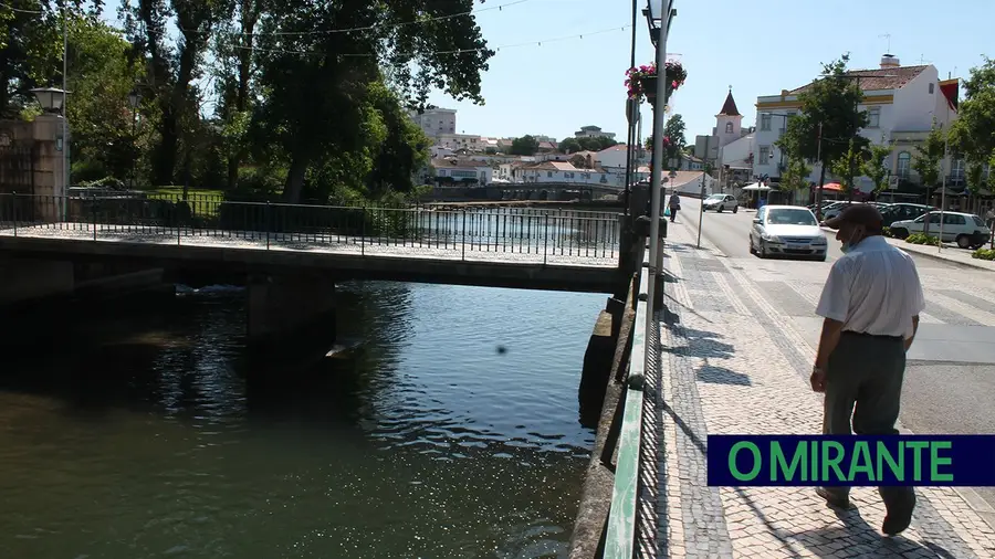 Poluição no rio Nabão volta à ordem do dia em Tomar Poluição no rio Nabão volta à ordem do dia em Tomar