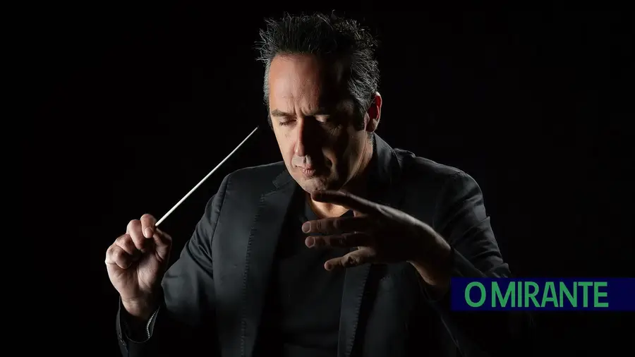 Maestro João Raquel dirige orquestra na Argentina Maestro João Raquel dirige orquestra na Argentina